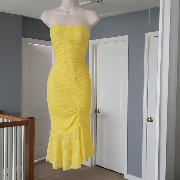 PrettyLittleThing Dresses & Skirts - Gorgeous lace midi